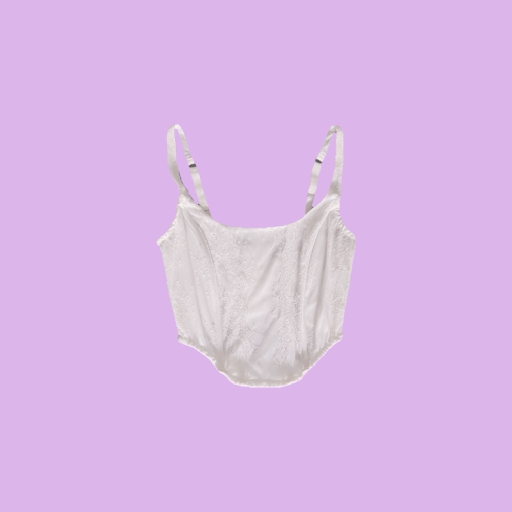 NWT BOUTIQUE LACY WHITE CORSET TOP 🦢